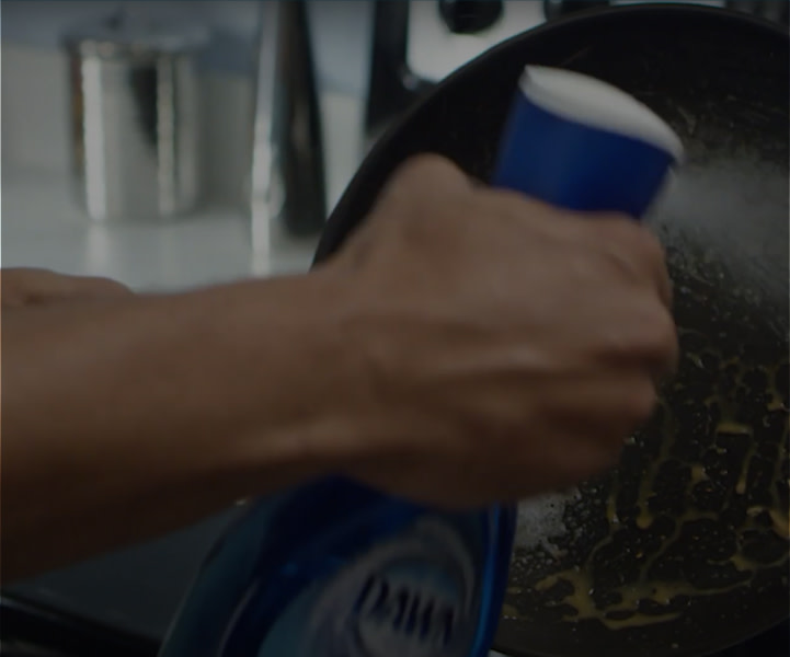 Wasinh Dishes with Dawn Platinum Powerwash Dish Spray