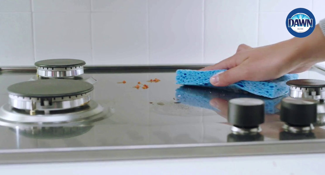Comment nettoyer un dessus de cuisinière graisseux