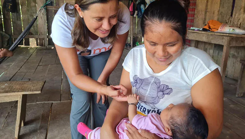 Magaly Blas, MD, PhD (left) focuses on maternal and neonatal health in rural and remote areas of the Peruvian and Colombian Amazon. (Photo © Magaly Blas/Mamás del Río)