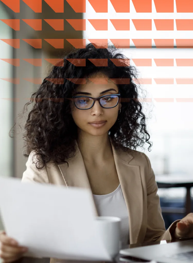 Young Turkish businesswoman preparing for meeting