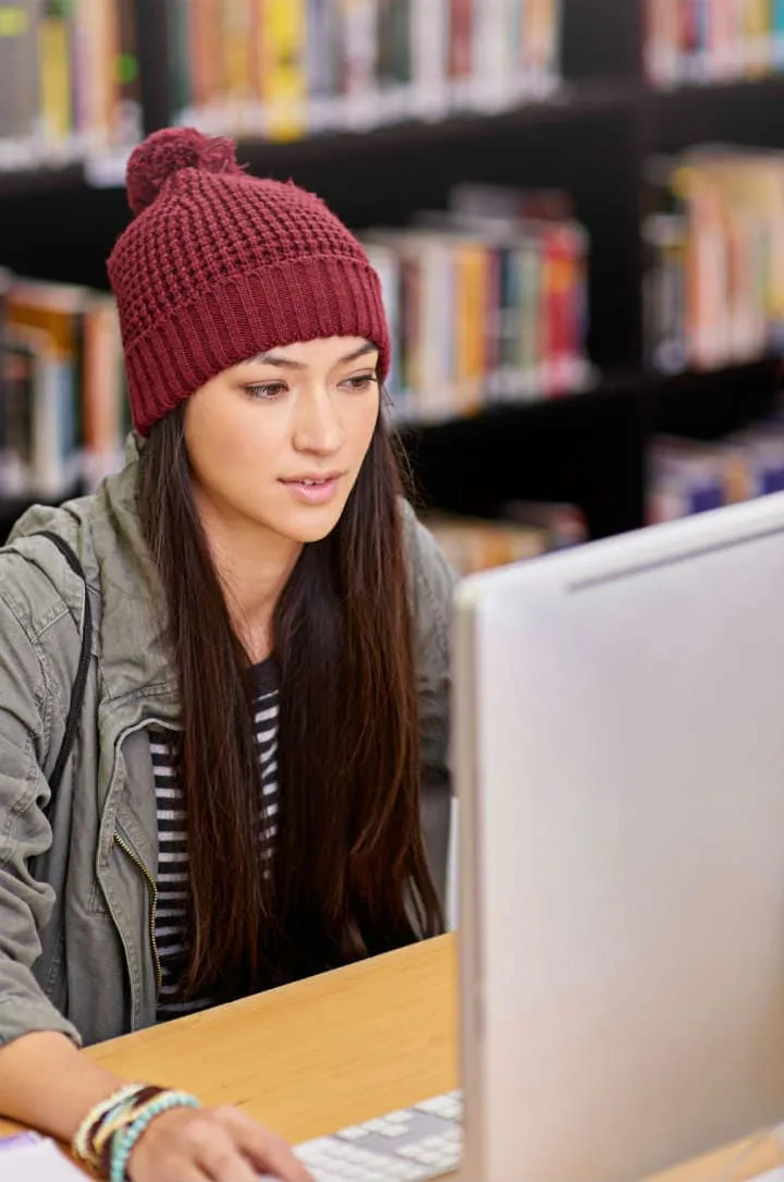 women-research-stockphoto