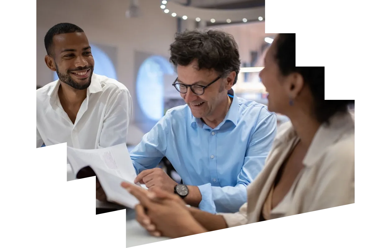 Visitors, readers in the library
