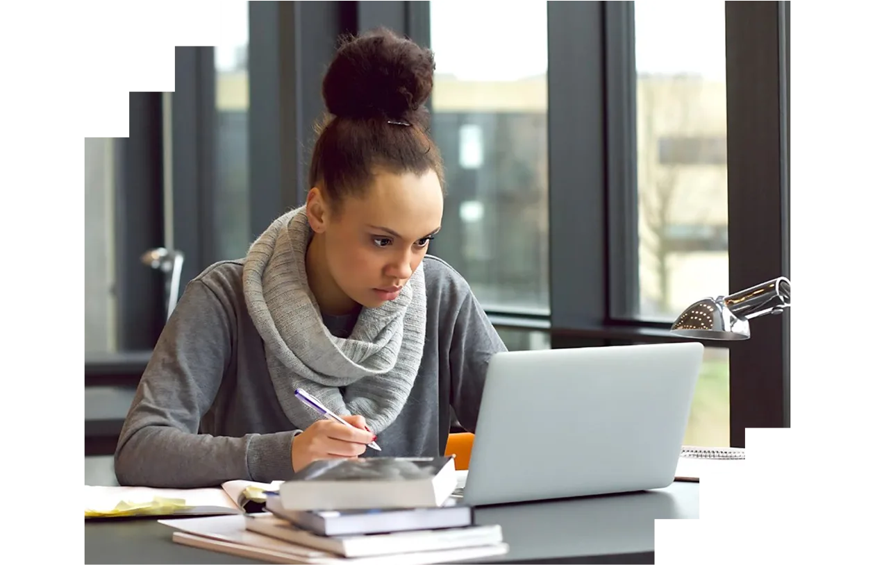 A women using her laptop