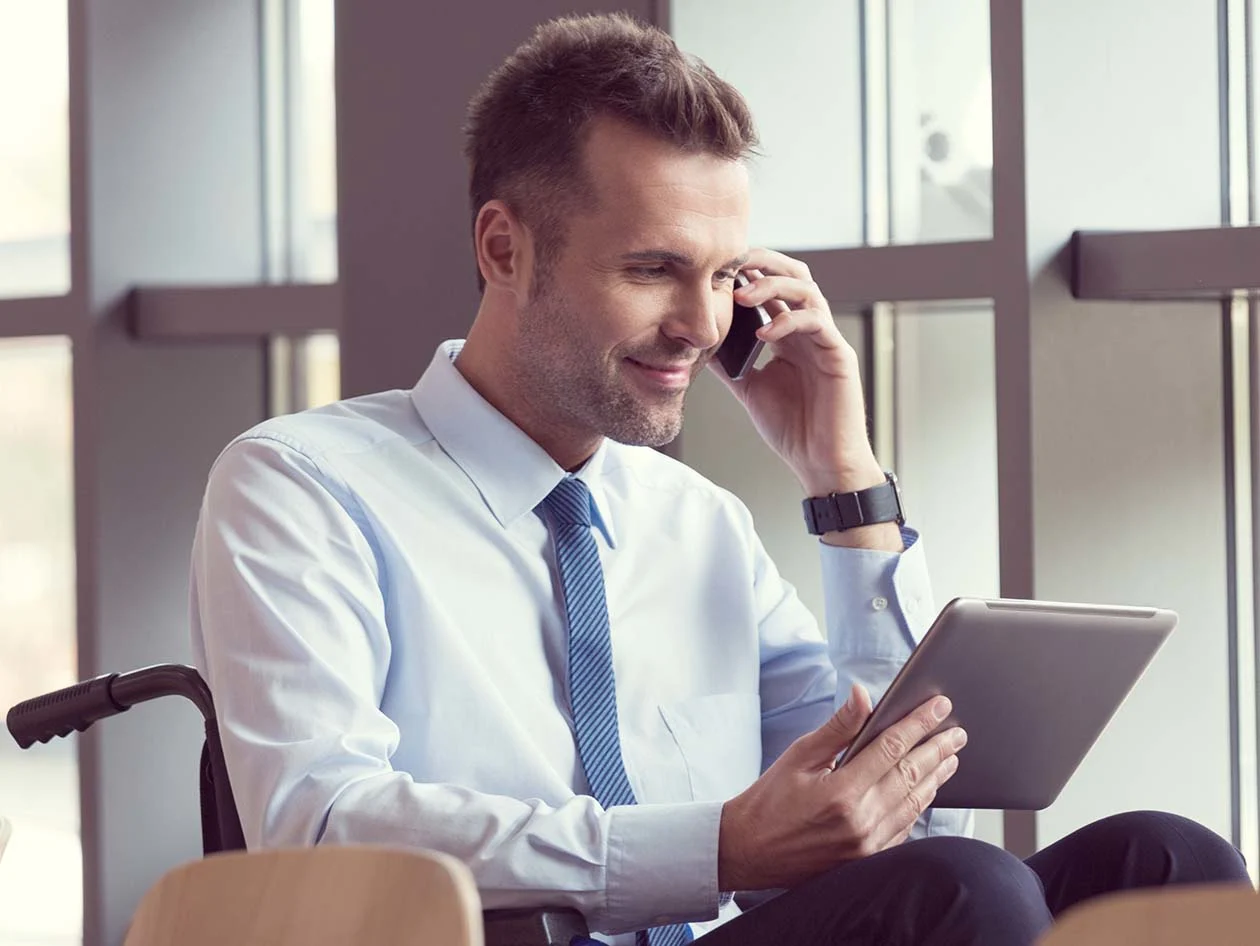 Man browsing free access initiatives from Elsevier