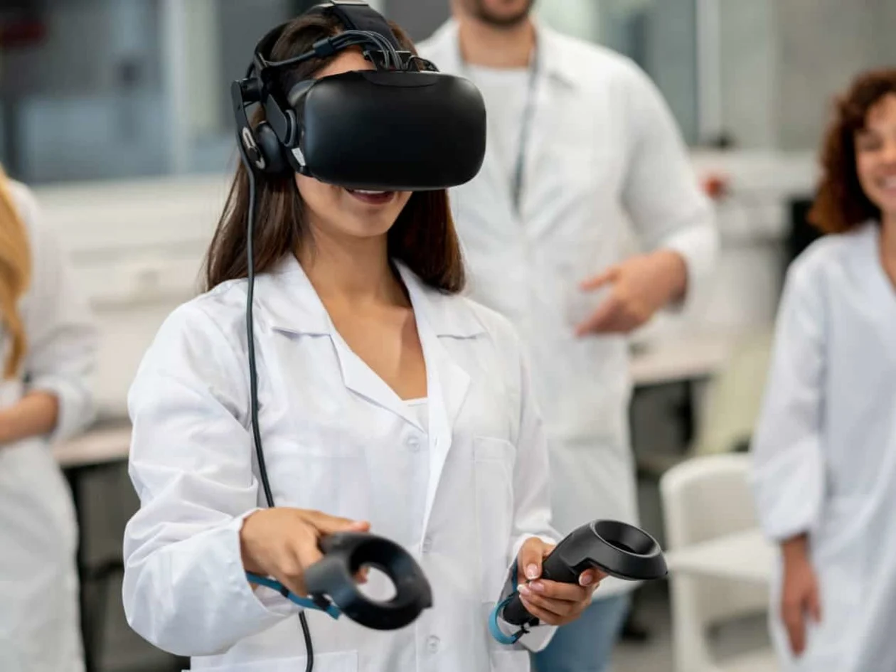 Students laboratory virtual reality headset Benefit