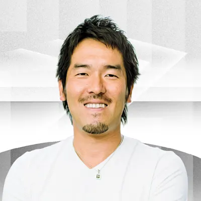 新居 佳英 氏