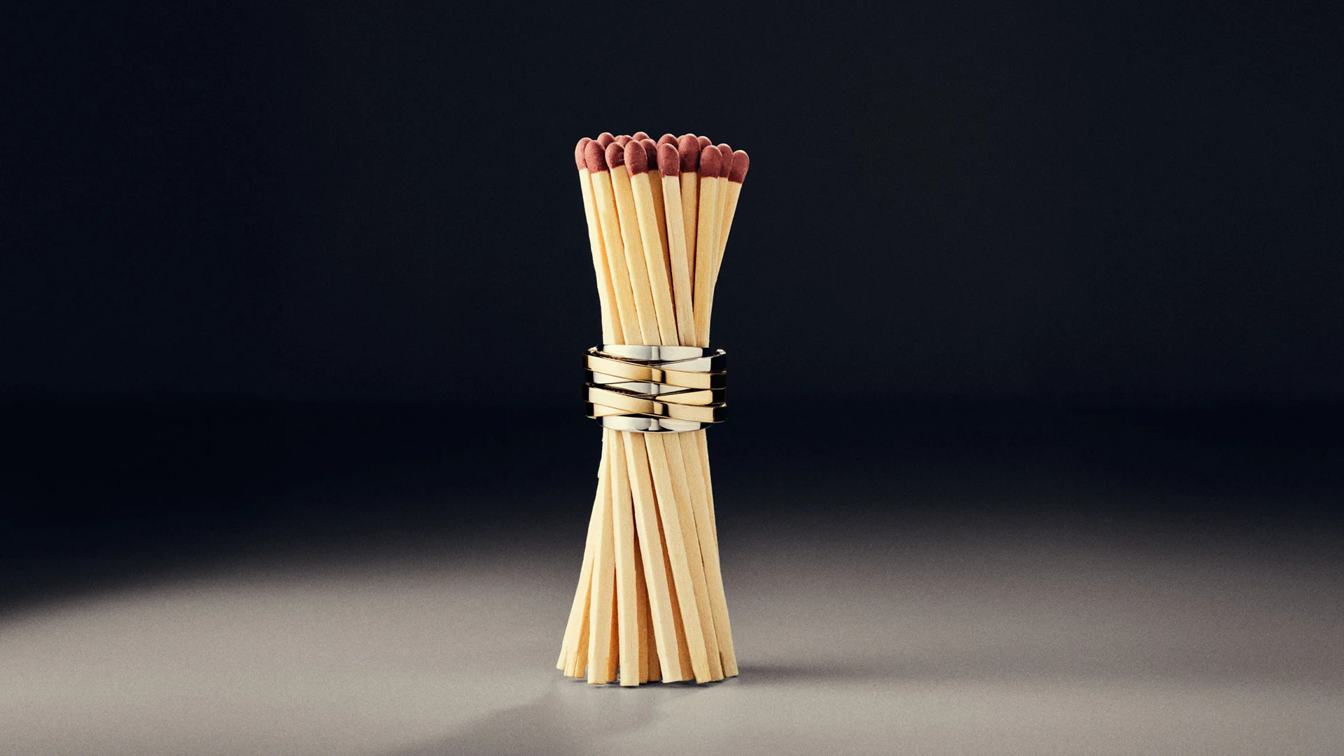 Holiday campaign - Gift guide - Image split #2 - Image 3 - Mixed metals