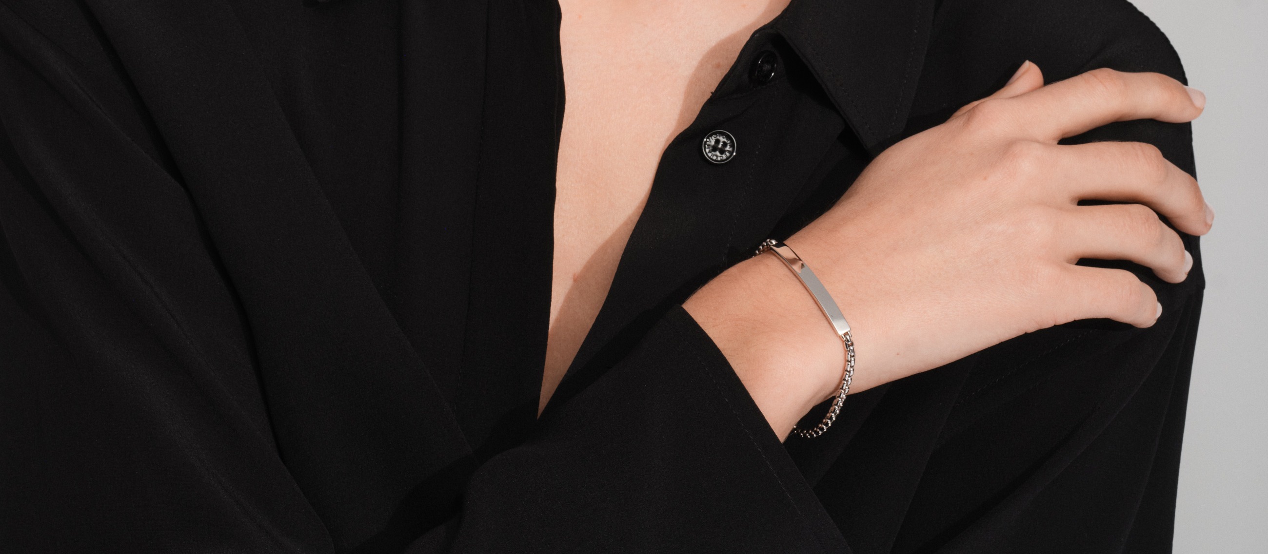 TOM WOOD バングル トムウッド TOM WOOD The Cuff (S) シルバープレートバングル シルバー