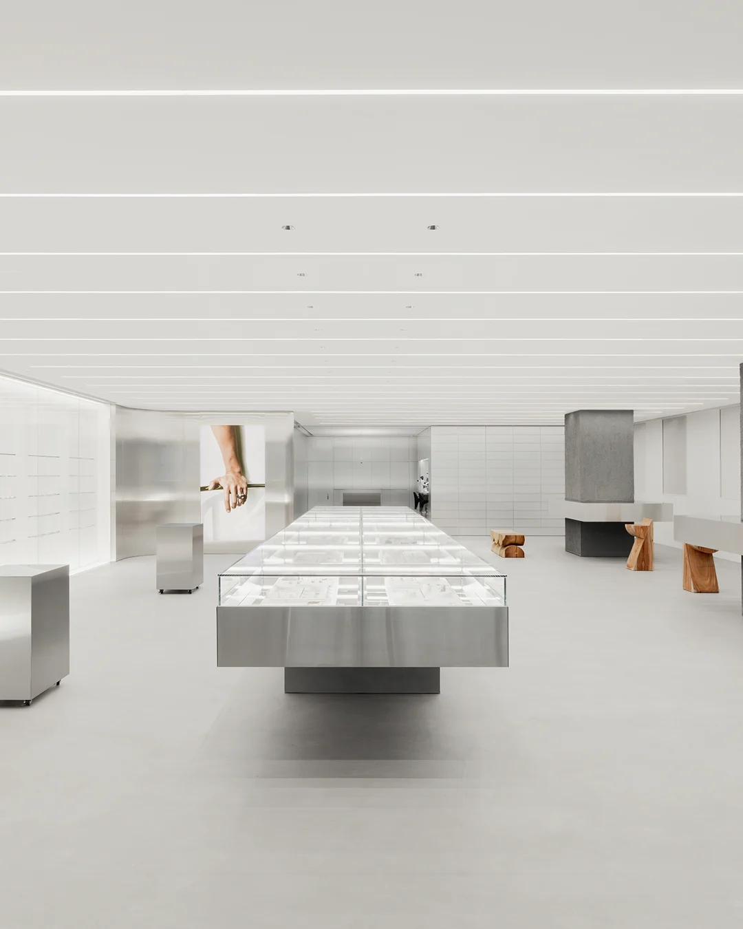 TW-ShibuyaStorePage-01