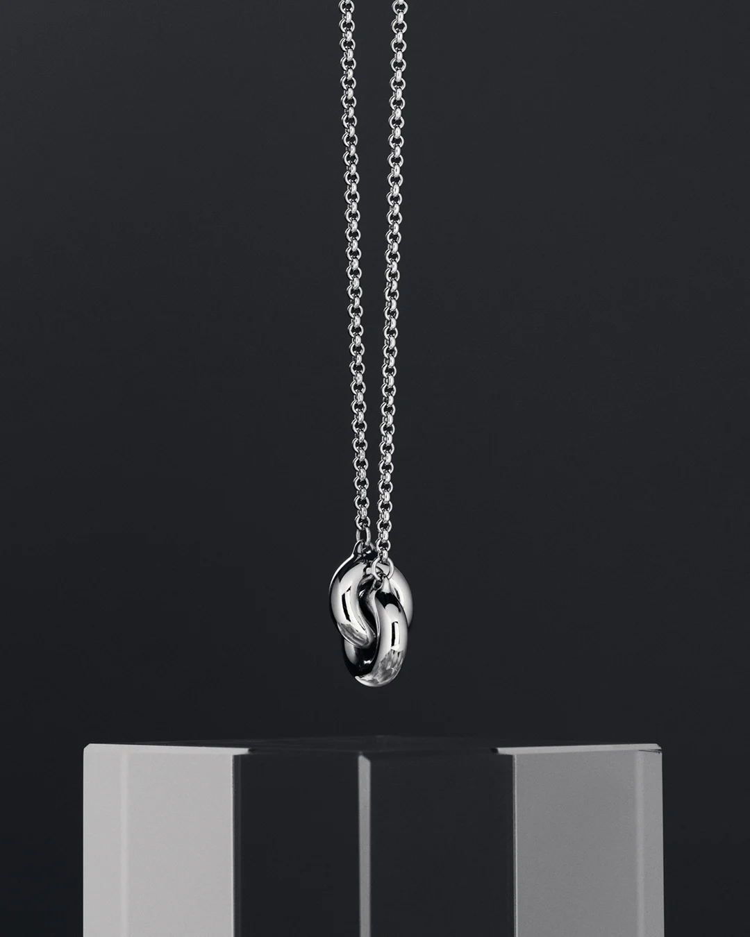 Core & Classics - Products #2 - SPHERE DOUBLE PENDANT STILL