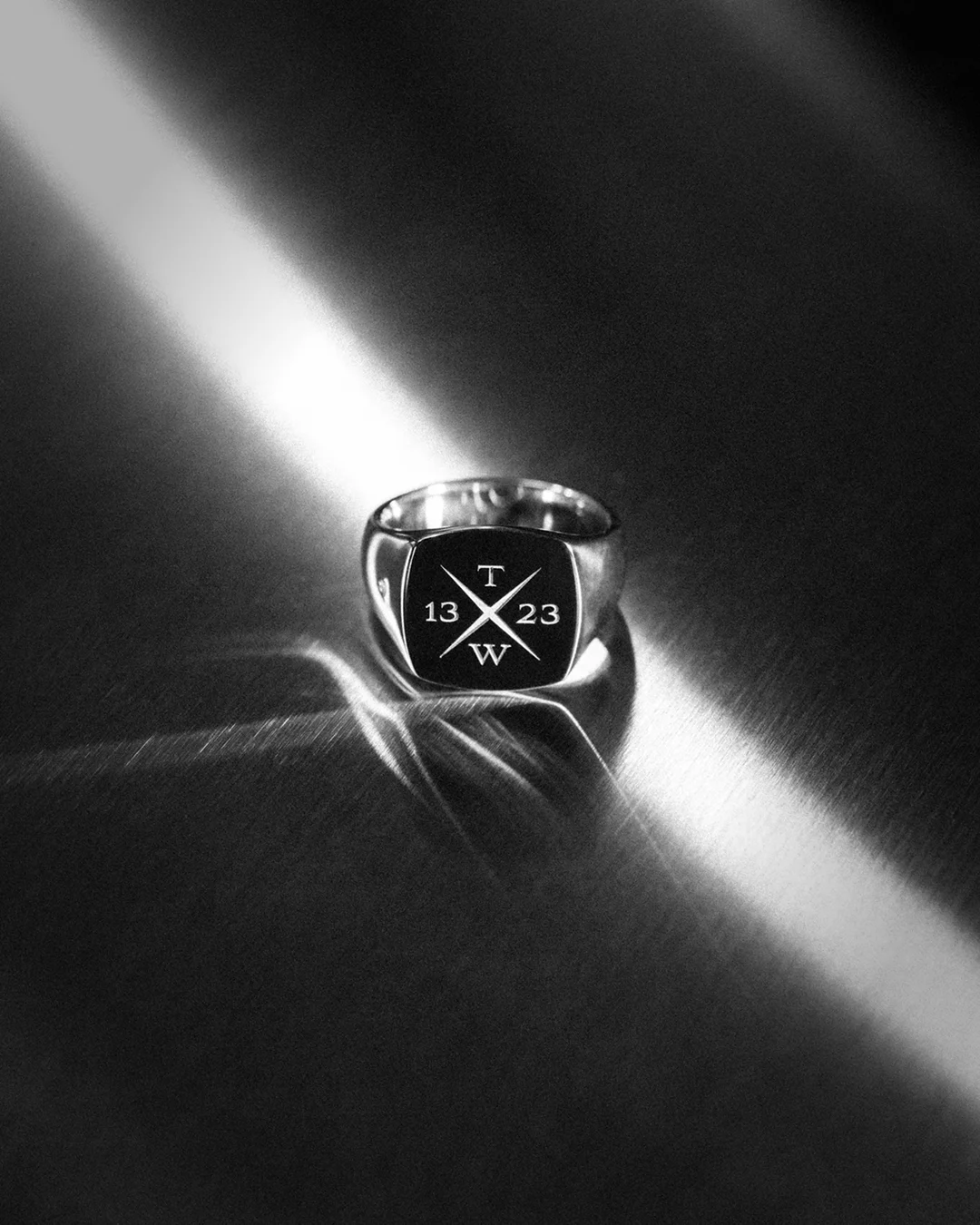 TW-EngravingRing-1x1-01