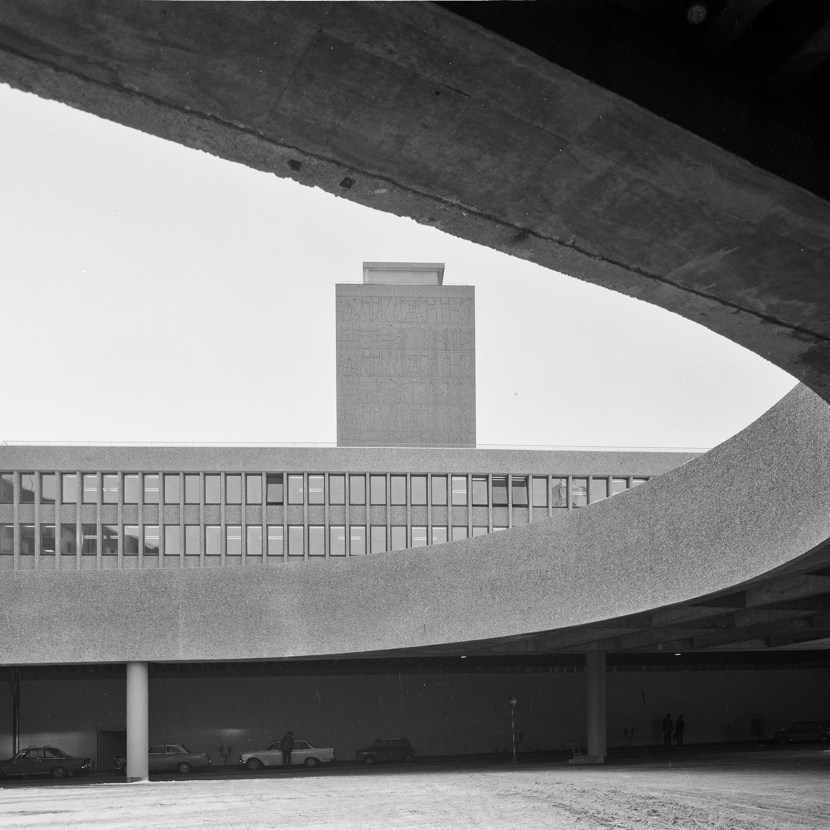 Vault - Architecture B&W