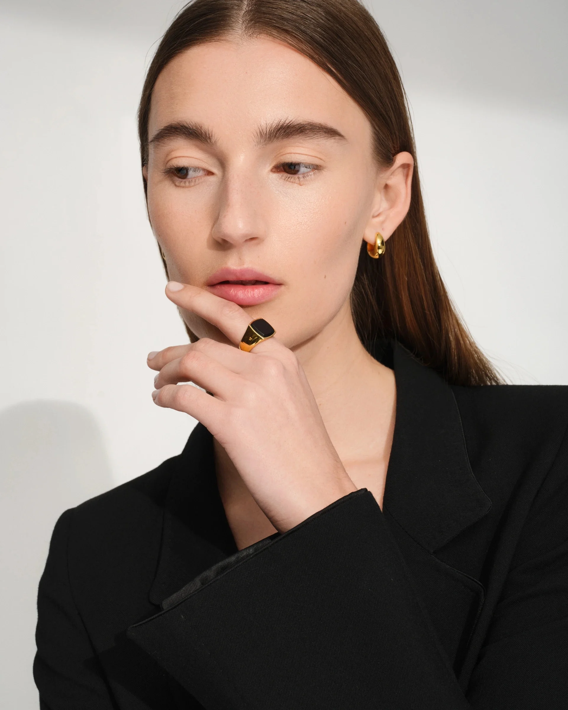 Landingpage - Black onyx rings - Image split (Gold rings)