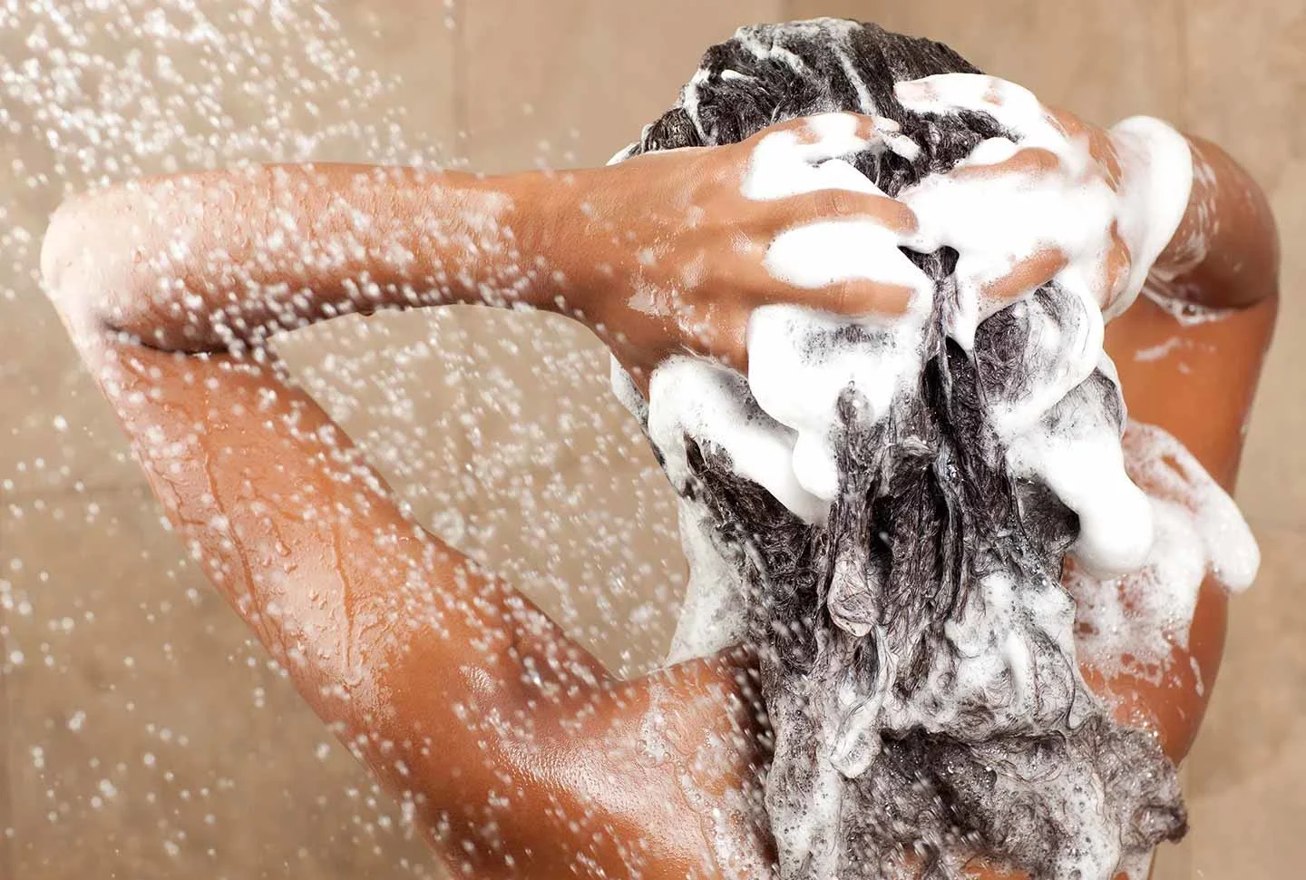 HOW TO GET RID OF DANDRUFF WITH SHAMPOO IN 4 EASY STEPS