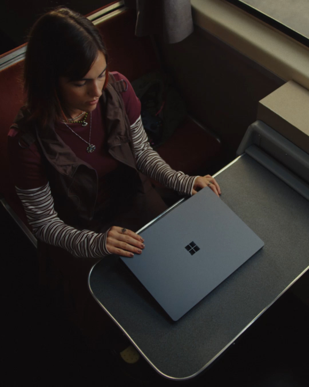 windows-COM-Hero-Desktop-mobile-poster-power-the-possibilities-homepage