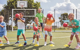 Playing as a team at Activikids