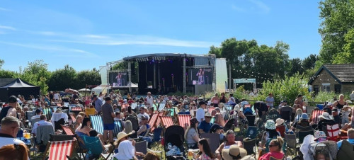 The crowds gather round the stage for HavenFest 2022