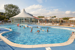 HO - Park - Carousel - Outdoor pool