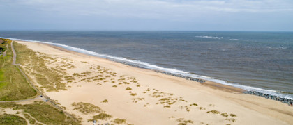Paths leading from the park to the beach