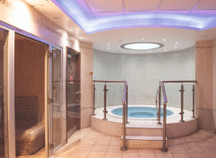 The bubble pool and steam bath in the health suite