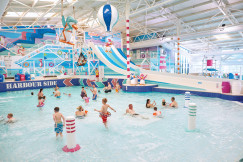 HM - Park - Carousel - Indoor Pool