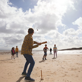 Beach game of rounders
