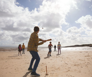 Beach game of rounders