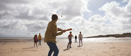 Beach game of rounders