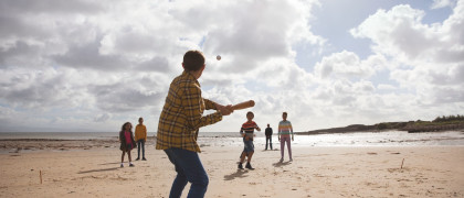 Beach game of rounders