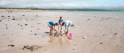 Beach game of rounders