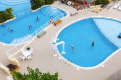 DE - Park - Carousel - Heated outdoor pool and indoor pool