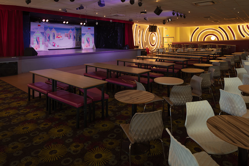 5. Enjoy a fantastic night of entertainment in the Showbar