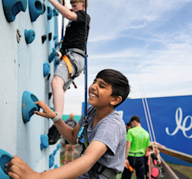 Climbing wall