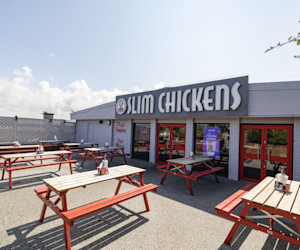 Outdoor seating area of Slim Chickens