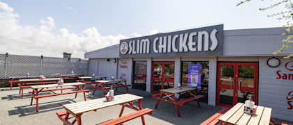 Outdoor seating area of Slim Chickens