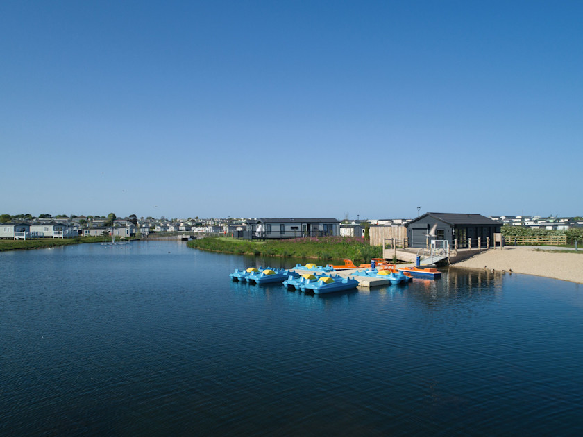 Is Thornwick Bay Holiday Village flat or hilly?