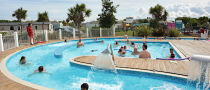 Outdoor lazy river