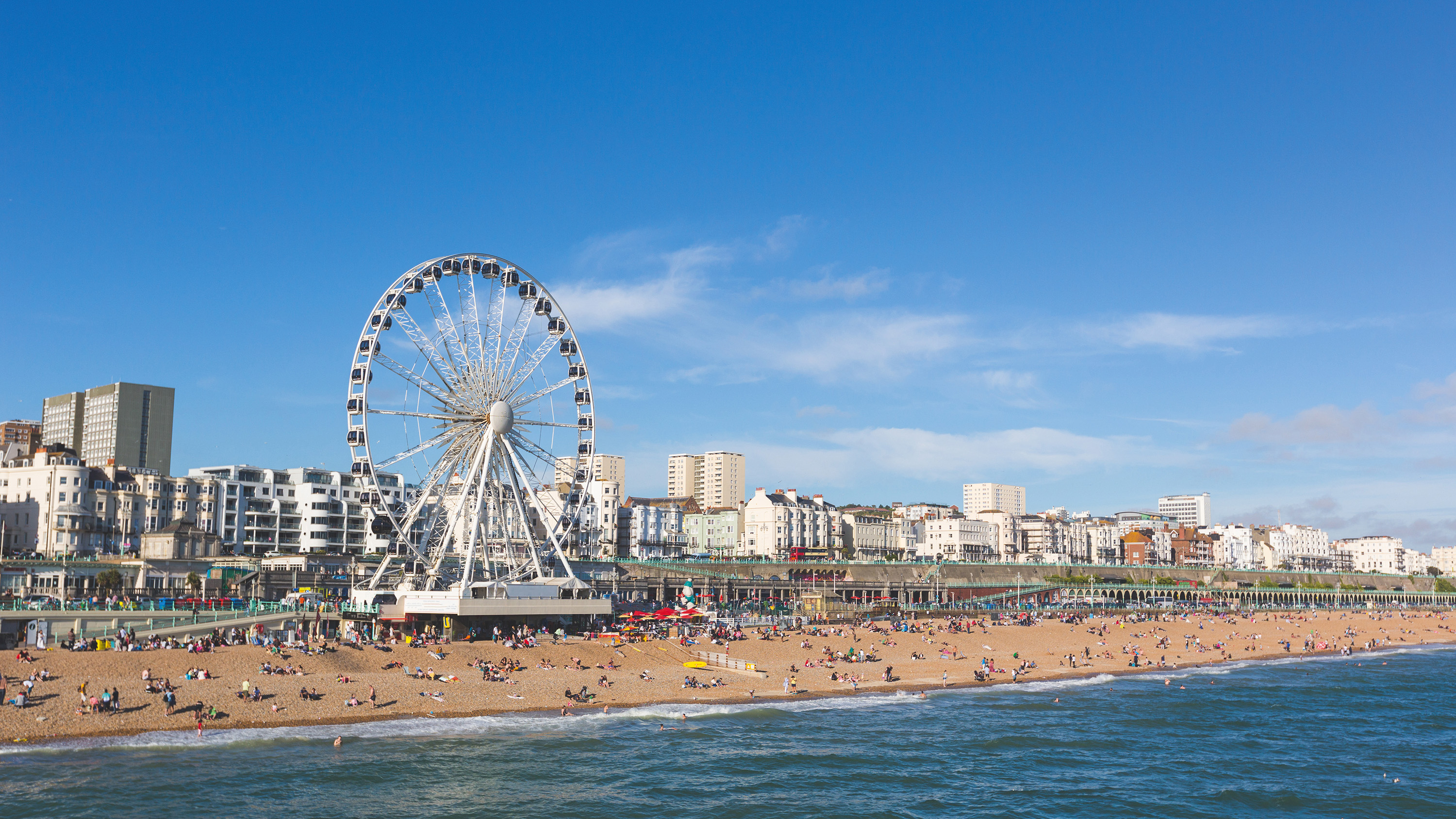 Brighton england. Брайтон Англия. Курорт Брайтон Англия. Брайтон Бич Англия. Brighton Англия пляж.