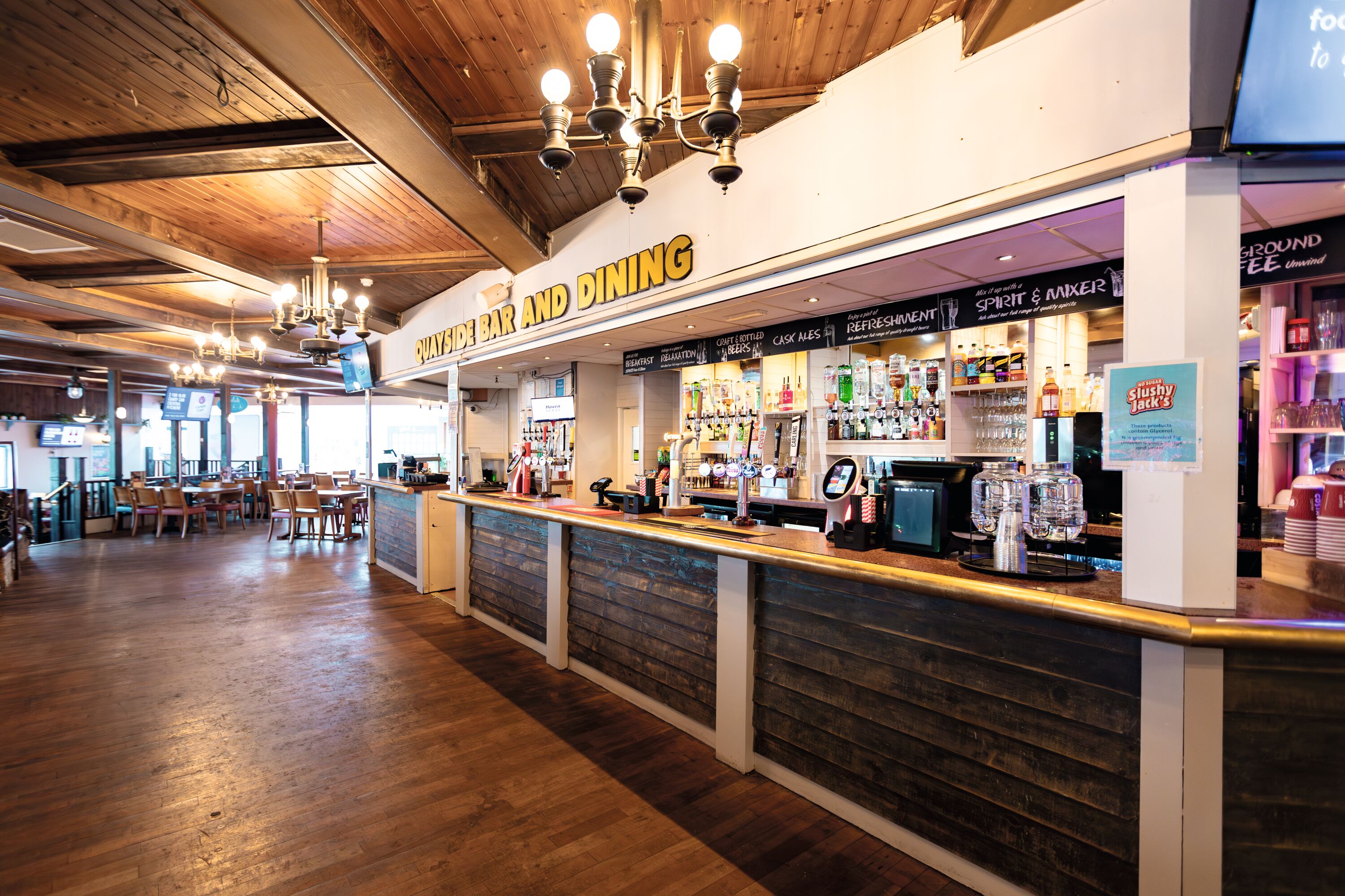 Quayside bar and dining at Seaview Holiday park