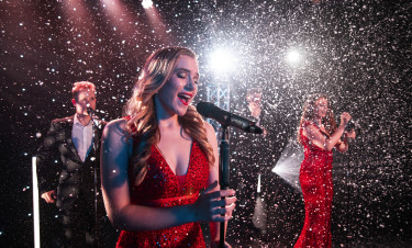 Haven's Production Cast are bringing the glitz and glamour to your festive break at Haven's Seahore in Norfolk.