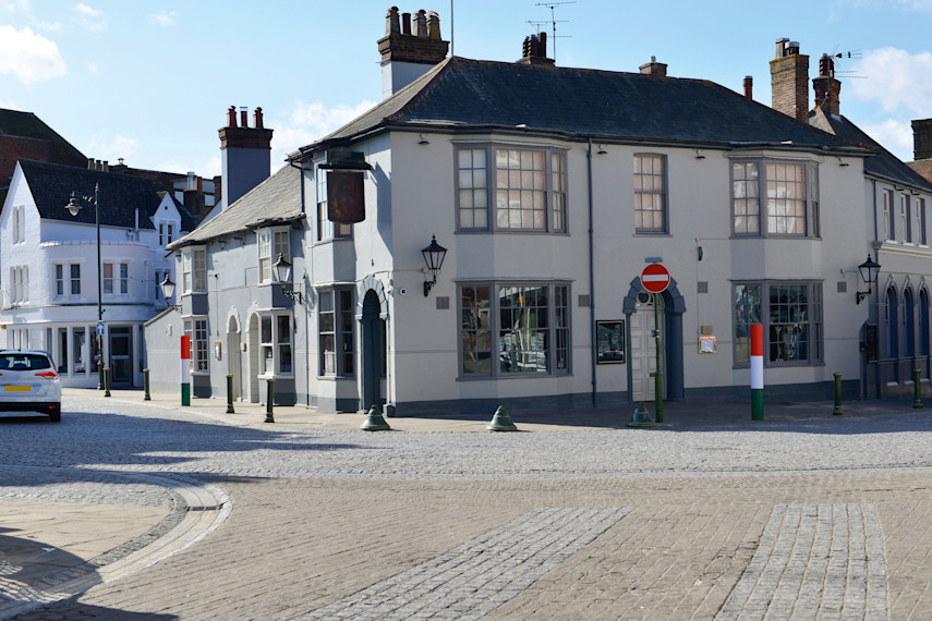 Go shopping on the Causeway