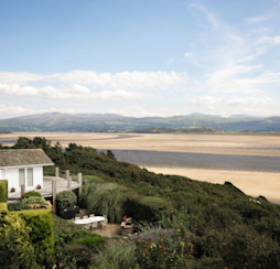 A lodge holiday home overlooking the sea at Garreg Wen Holiday Park.