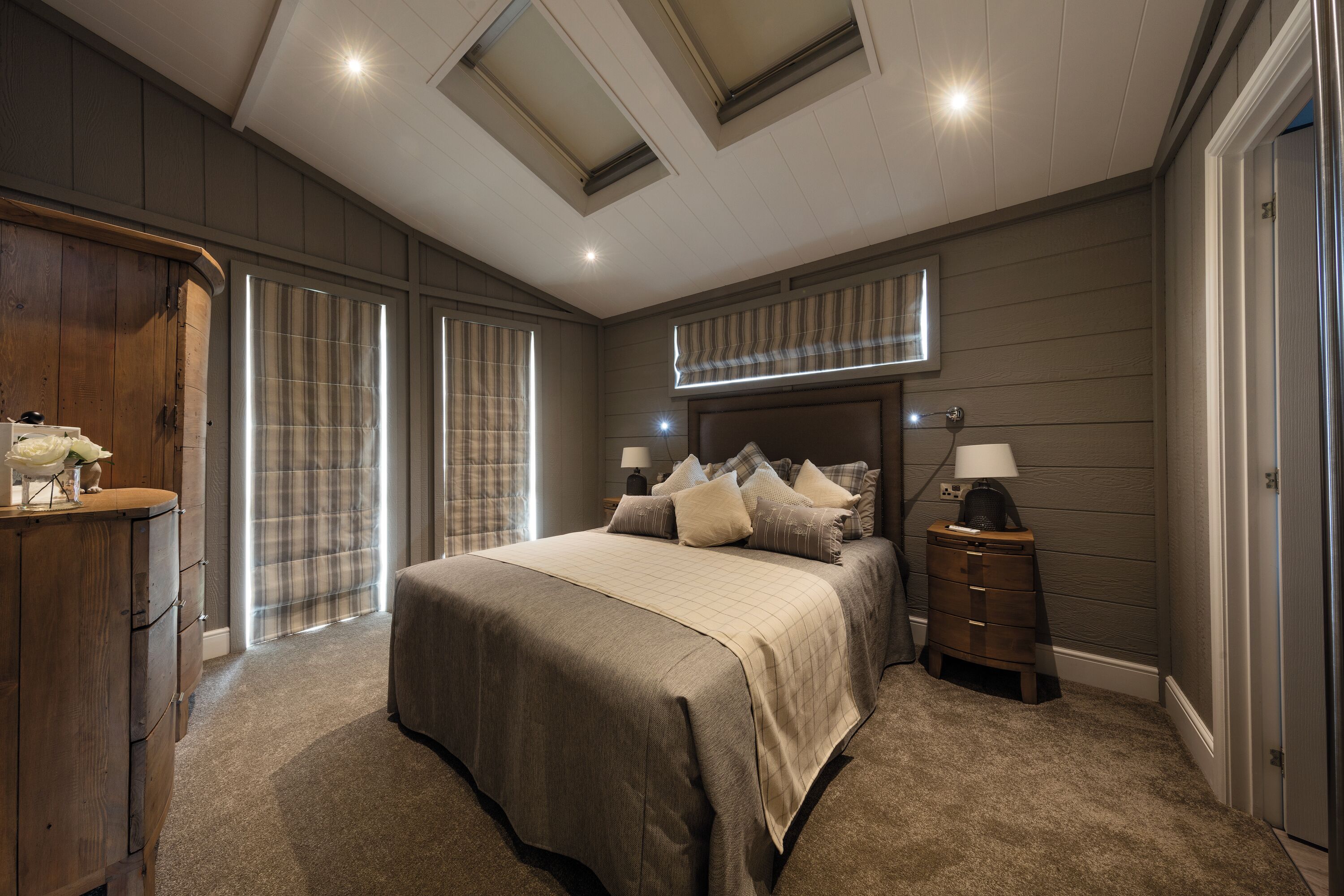Representation of a main bedroom in a Exclusive Sea View Luxury Lodge
