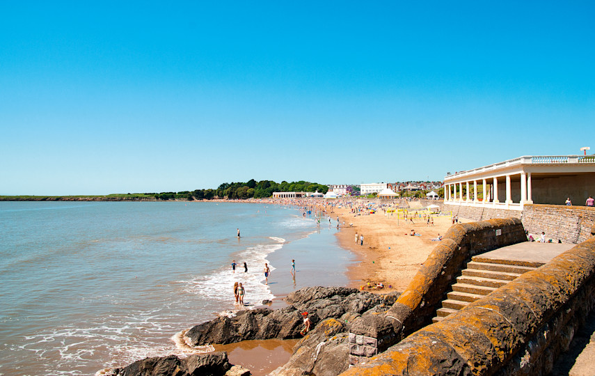 Beach attractions: fresh sea breeze strolls
