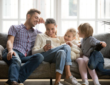 Family browsing the web on a mobile