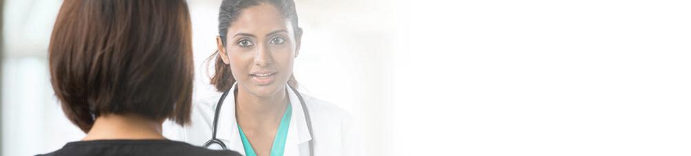 femme consultant une docteure