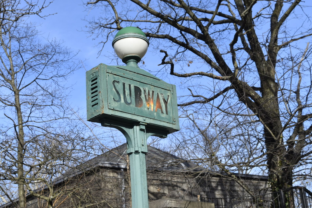 190 St Subway station sign