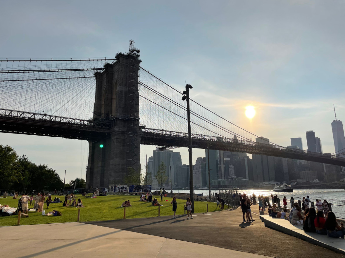 Brooklyn Bridge Park with Brooklyn Bridge in background