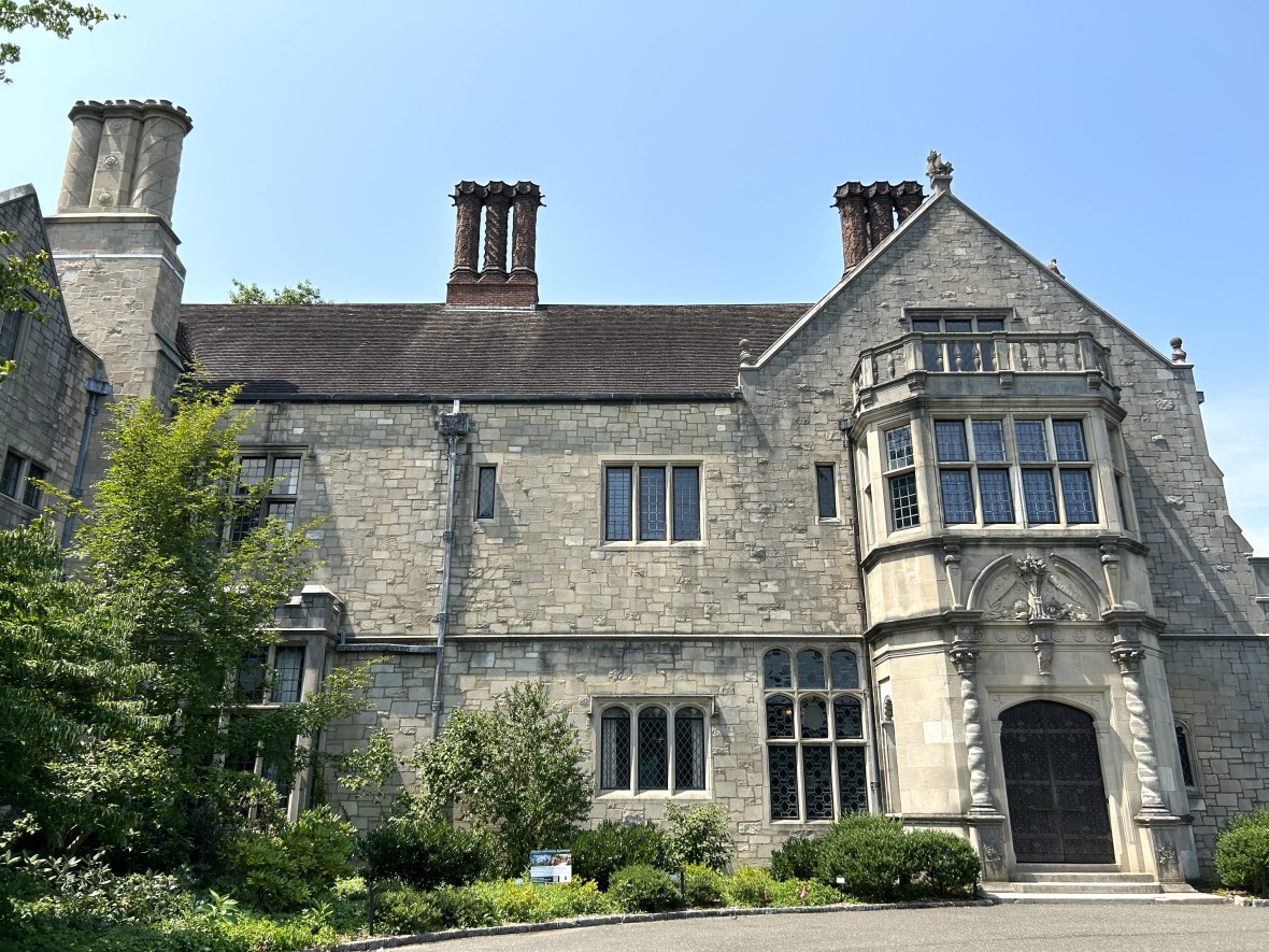 Coe Hall exterior