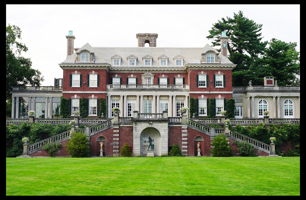 Exterior of the Westbury House at Old Westbury Gardens